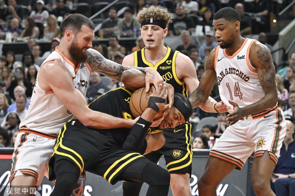 在攻防两端 在攻防两端