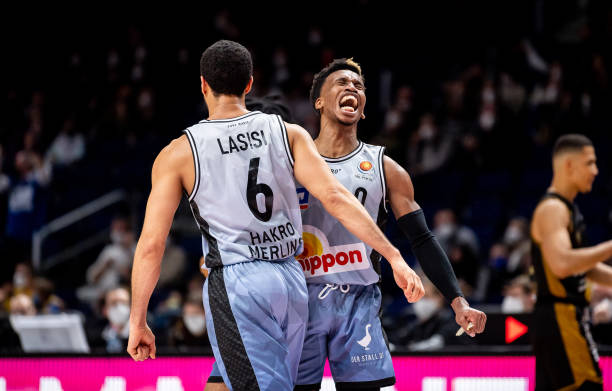 签下了西班 签下了西班